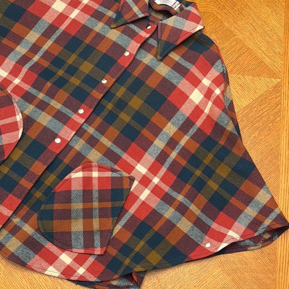 Vintage 1960's Pendleton Knockabouts Wool Red and Blue Plaid Cape with Pockets - Picture 5 of 6